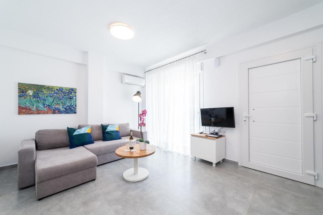 Apartmán Dionysos Residential Complex Ofrínion Exteriér fotografie