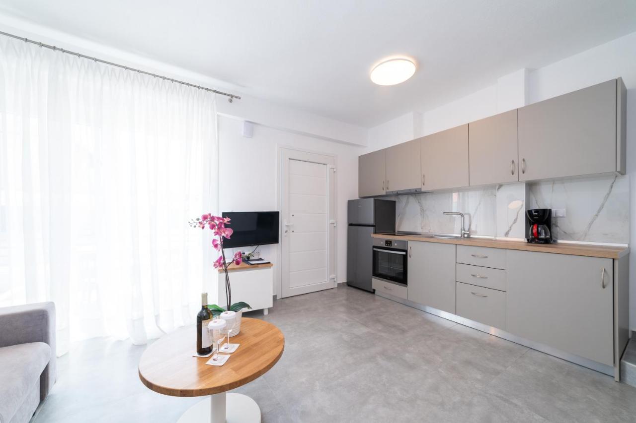 Apartmán Dionysos Residential Complex Ofrínion Exteriér fotografie